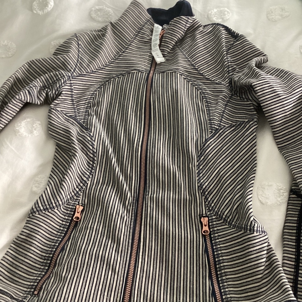Lululemon define size 4 navy striped jacket